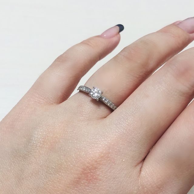 【銀座ダイヤモンドシライシの口コミ】 購入の決め手はまずスタッフの皆様の対応の素晴らしさからでした。
お値段…