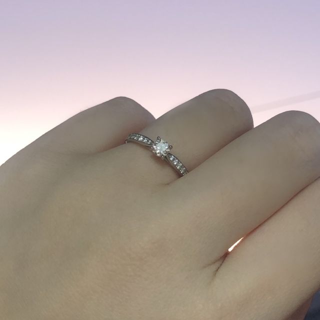 【銀座ダイヤモンドシライシの口コミ】 購入の決め手はまずスタッフの皆様の対応の素晴らしさからでした。
お値段…