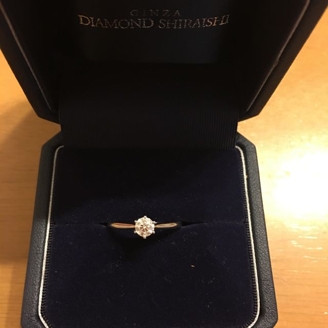 【銀座ダイヤモンドシライシの口コミ】 付けやすいように台座があまり高くない指輪にしました。ひっかかることも…