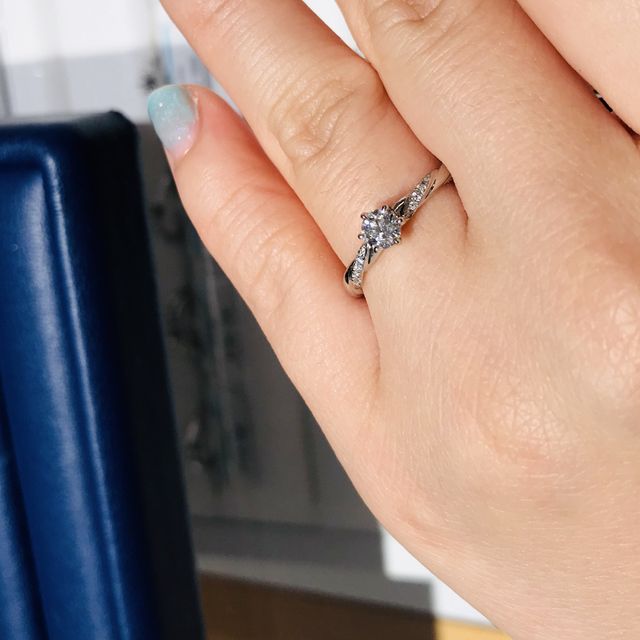 【銀座ダイヤモンドシライシの口コミ】 全体的に捻ったデザインが珍しかったです。スタイリッシュよりはフェミニ…