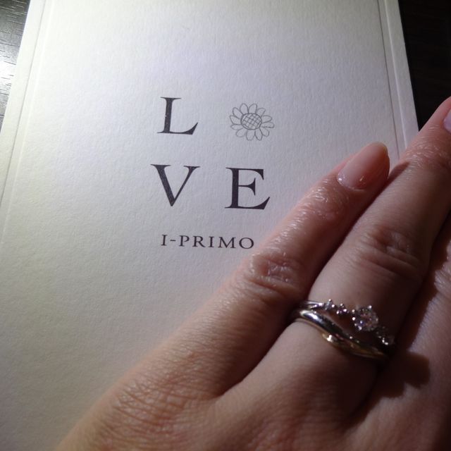 【アイプリモ(I-PRIMO)の口コミ】 ピンクダイヤが2つついています。あまり色が濃くないので、わかりにくいで…