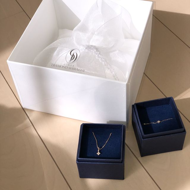 【銀座ダイヤモンドシライシの口コミ】 婚約指輪も結婚指輪も彼と一緒に選びに行きました。
彼のお姉さんがダイヤ…