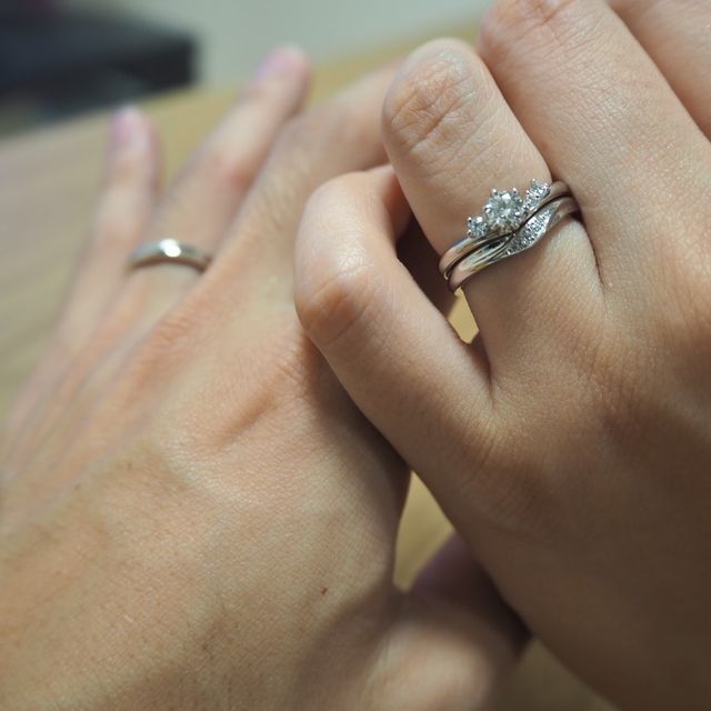 【銀座ダイヤモンドシライシの口コミ】 婚約指輪も結婚指輪も彼と一緒に選びに行きました。
彼のお姉さんがダイヤ…