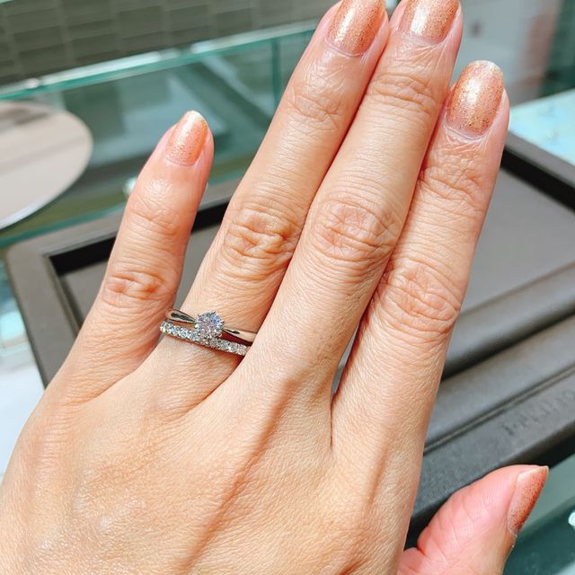 【アイプリモ(I-PRIMO)の口コミ】 婚約指輪は６本爪のソリティアがイイなと思っていたので、ネットで見て伺…