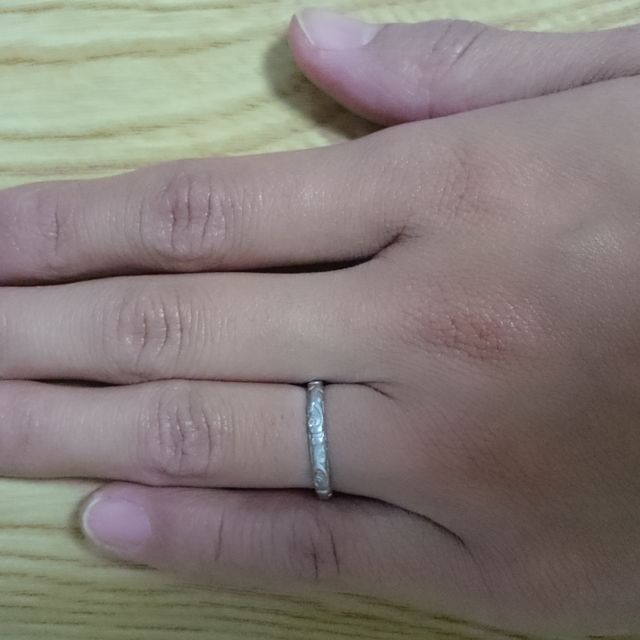 【Princess Bijou(プリンセス・ビジュー)の口コミ】 椅子に座り、気に入った指輪全部を並べてもらって、『こっちとこっちはど…