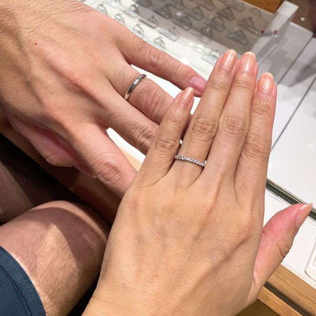 【銀座ダイヤモンドシライシの口コミ】 婚約指輪と重ね付けをしたかったのと、キラキラ好きなので、結婚指輪はエ…