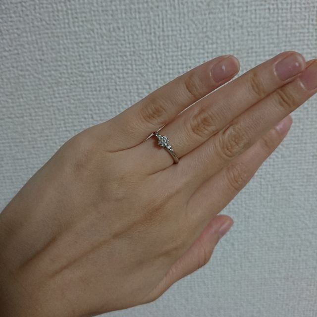 【銀座ダイヤモンドシライシの口コミ】 ストレートでシンプルなデザインを探していました。ダイヤモンドが１つだ…