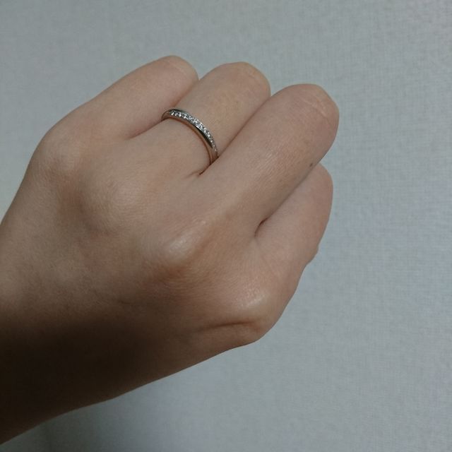 【銀座ダイヤモンドシライシの口コミ】 シンプルで毎日付けても飽きがこないデザインだったのでこれに決めました…