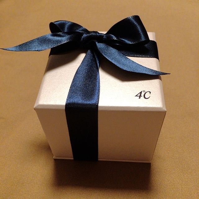 【4℃ BRIDAL(ヨンドシーブライダル)の口コミ】 飽きのこないシンプルなデザインが良くて、ストレートにしました。ハイブ…