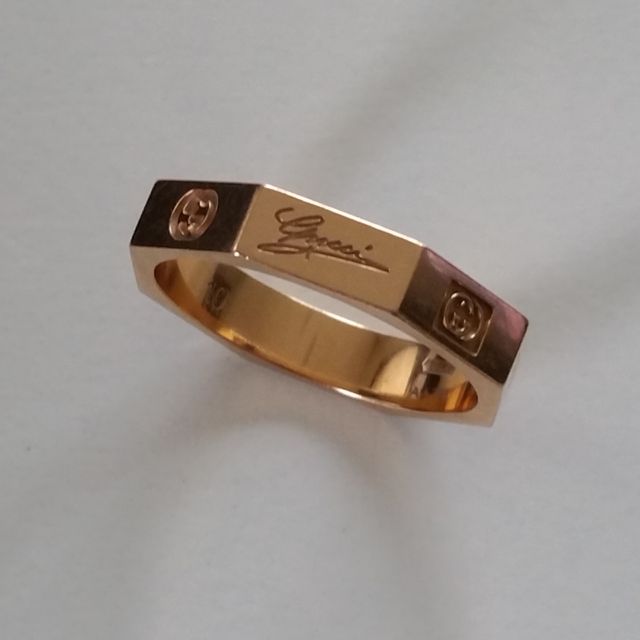 【グッチ(GUCCI)の口コミ】 旦那が選んでプレゼントしてくれました。
価格は10万円しなくて、とてもリ…