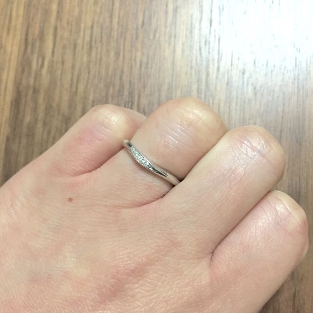 【ラザール ダイヤモンド(LAZARE DIAMOND)の口コミ】 横浜元町に絞って下見にいきました。
1軒目は少し若目の某店舗。
店内は白…