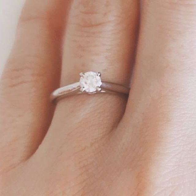 【カルティエ(Cartier)の口コミ】 一番シンプルでザ・婚約指輪というかんじの形でした。
どこに付けていって…