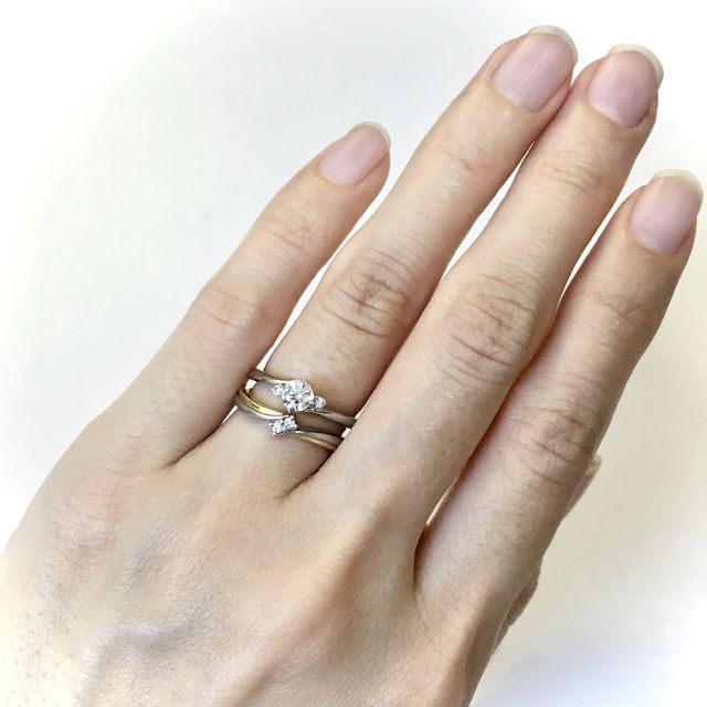 【アイプリモ(I-PRIMO)の口コミ】 婚約指輪との重ね付けに相性の良い結婚指輪にしたく、同じブランドの指輪…