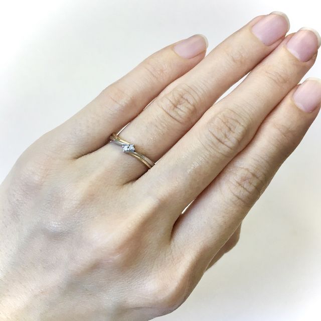 【アイプリモ(I-PRIMO)の口コミ】 婚約指輪との重ね付けに相性の良い結婚指輪にしたく、同じブランドの指輪…