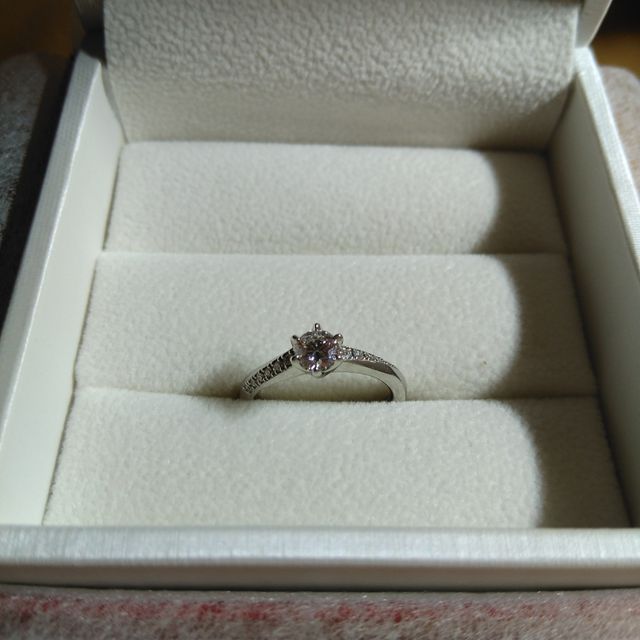 【アンジェリックフォセッテ(Angelique Fossette)の口コミ】 彼からのプロポーズが、こちらのブランドのプロポーズリングだったため。…