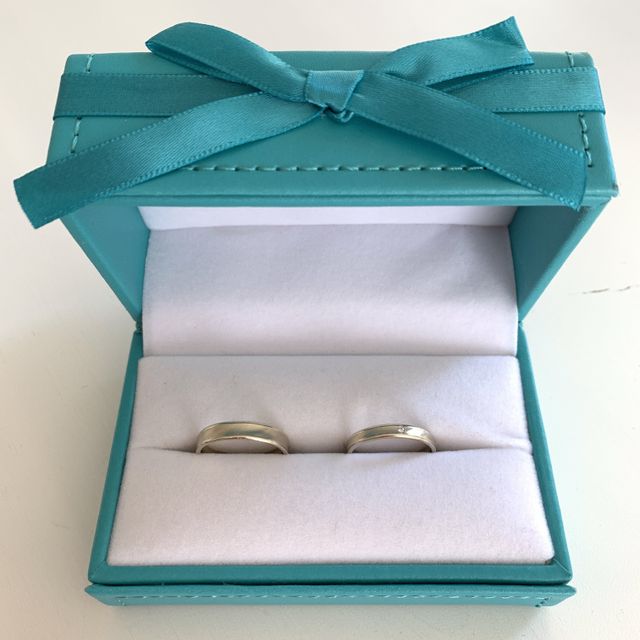 【Rauschmayer(ラウシュマイヤー)の口コミ】 とてもシンプルで男女共に
身につけやすいデザインが決め手です。
また鍛…