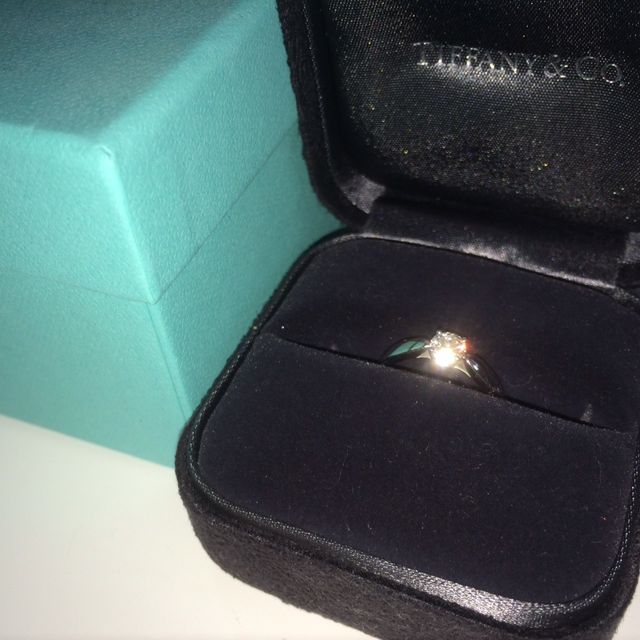 【ティファニー(Tiffany & Co.)の口コミ】 候補のお店を何店舗まわり試着をしました。その中で一番指に馴染んだデザ…