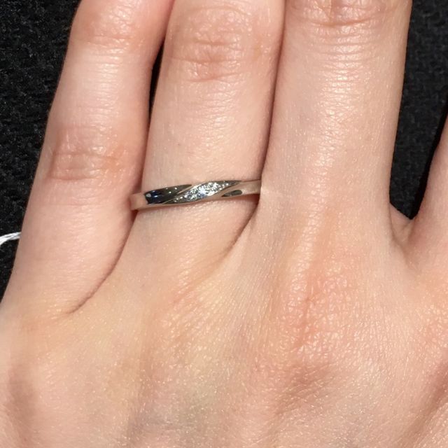 【銀座ダイヤモンドシライシの口コミ】 シンプルなものを探していたのですが、ダイヤモンドが一点のものだと寂し…