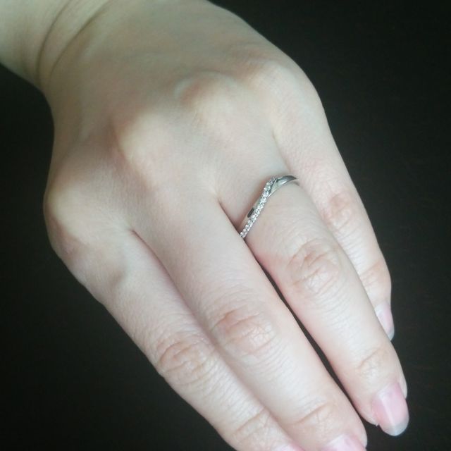 【Ponte Vecchio(ポンテヴェキオ)の口コミ】 サプライズでいただいた婚約指輪がＳラインのものだったので、重ねてつけ…