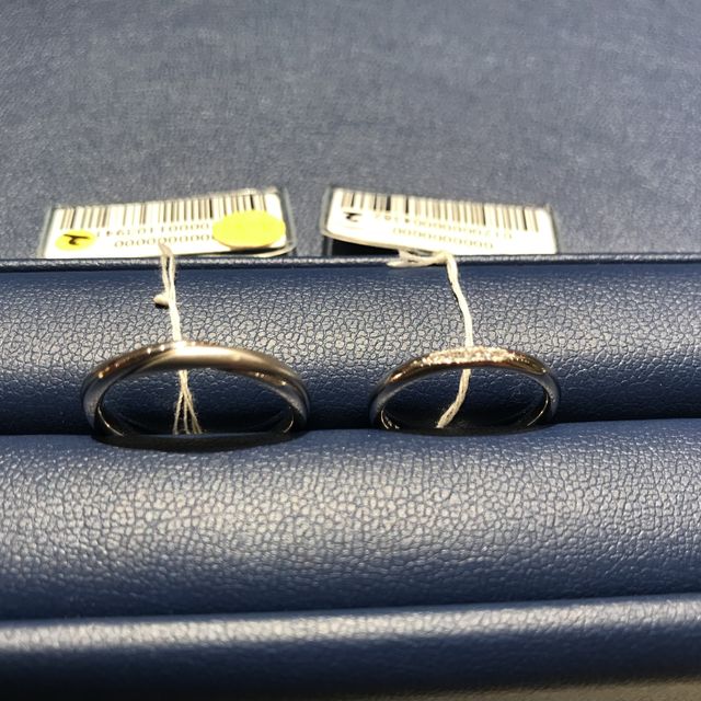 【銀座ダイヤモンドシライシの口コミ】 ストレートでダイヤが少し付いているけど主張し過ぎない華奢なデザインの…