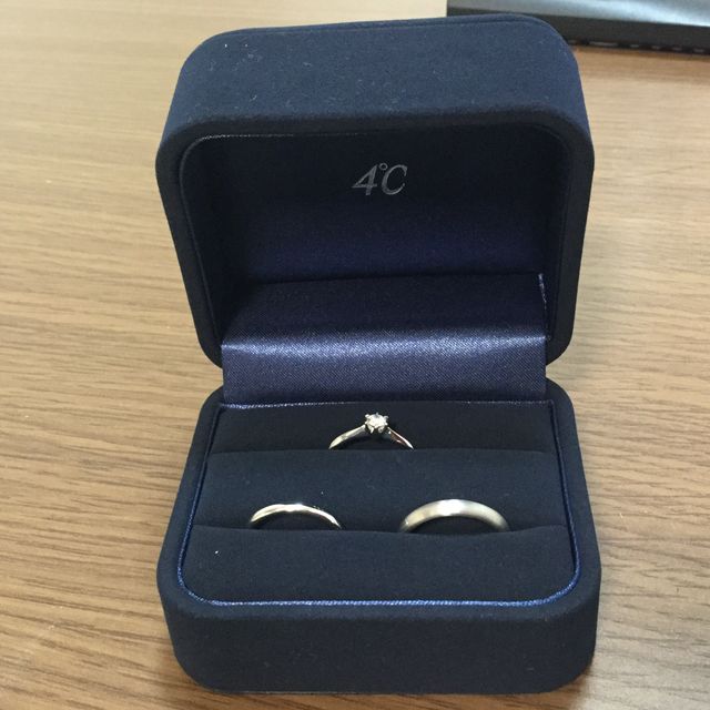 【4℃ BRIDAL(ヨンドシーブライダル)の口コミ】 指輪のデザイン・・・主張しすぎない輝きが、とてもおしゃれに感じました…