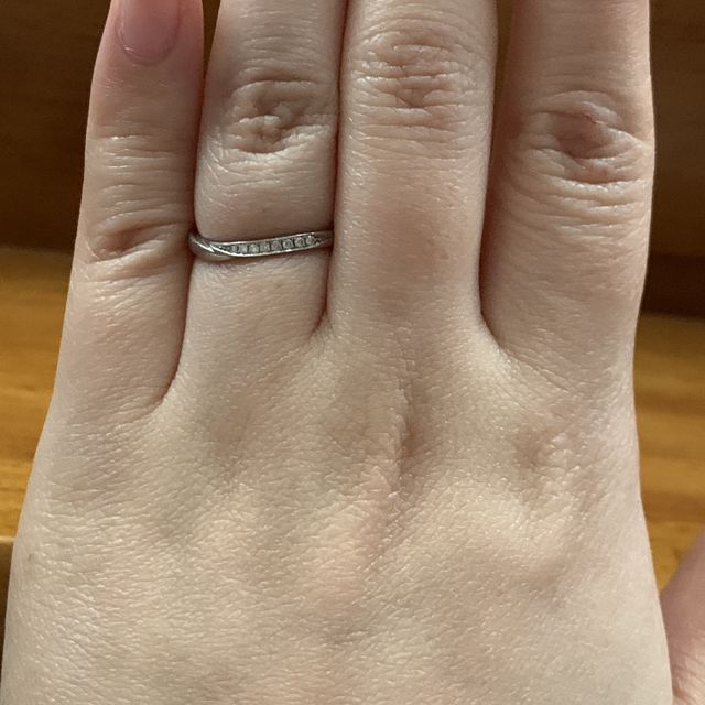 【俄(にわか)の口コミ】 仕事中でもつけられるようなデザインを探していました。ただ、地味すぎる…