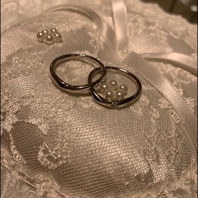 【TRECENTI(トレセンテ)の口コミ】 V字のシンプルなデザインとハートのダイヤが珍しかったので選びました。
…