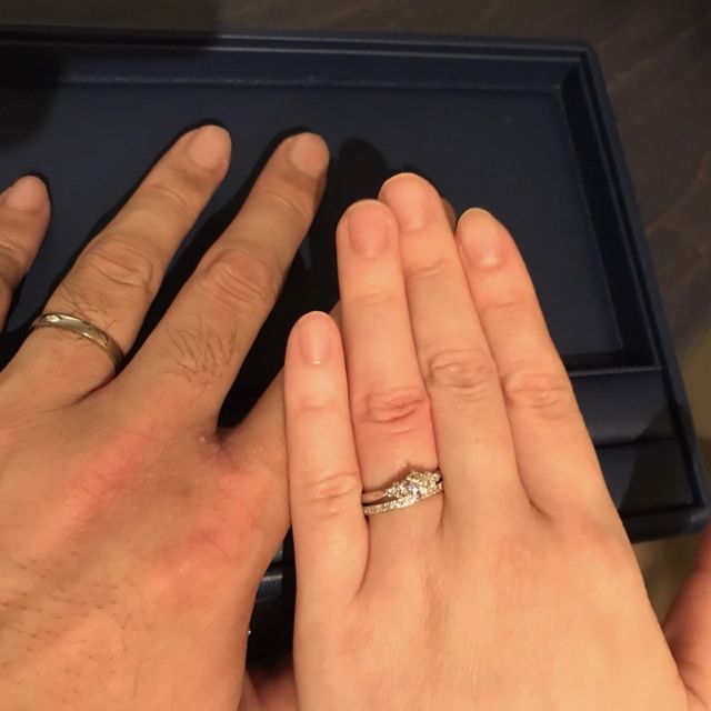 【銀座ダイヤモンドシライシの口コミ】 指輪のデザインがかわいくて素敵だったため。
彼も素敵だといってくれて、…