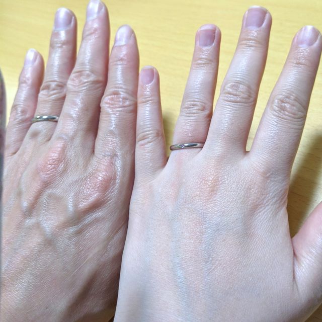 【銀座ダイヤモンドシライシの口コミ】 婚約指輪との重ね付けをしたいと考えていたので、シンプルなデザインの指…