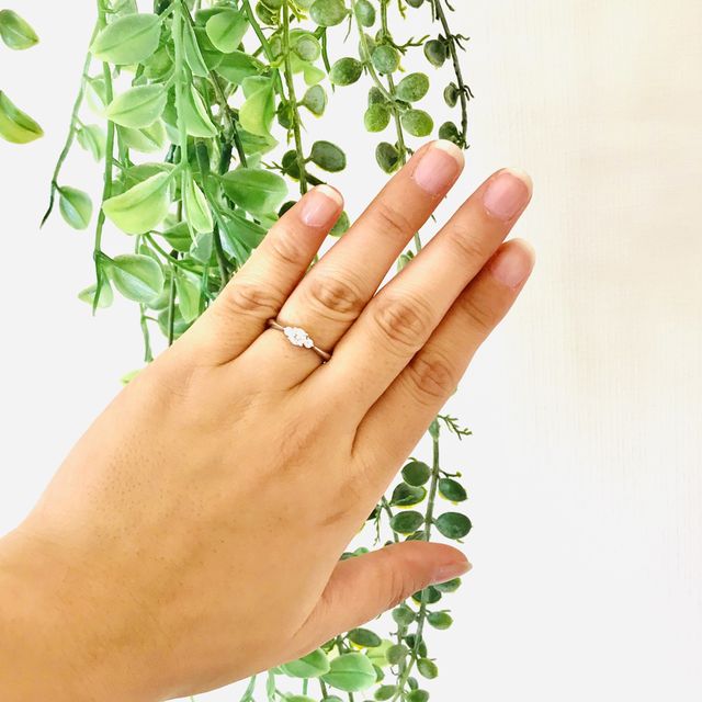 【ラザール ダイヤモンド(LAZARE DIAMOND)の口コミ】 デザインが気に入りました。横から見たデザインが凝っていて、控えめなの…