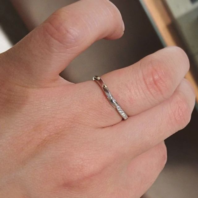 【俄(にわか)の口コミ】 色々なデザインのリングを試着しましたが、比較的シンプルで使いやすいこ…