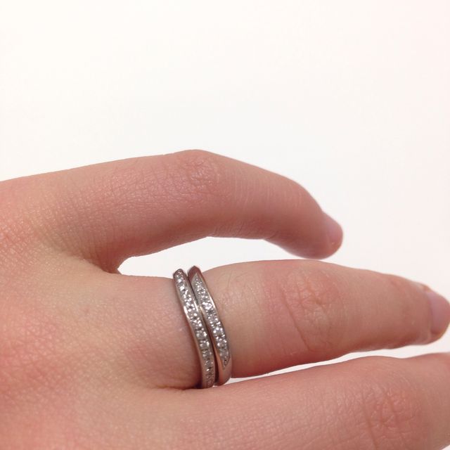 【ギンザタナカブライダル(GINZA TANAKA BRIDAL)の口コミ】 指輪のカーブが互いに合っていて、何通りかの組み合わせで使用でき、
重ね…