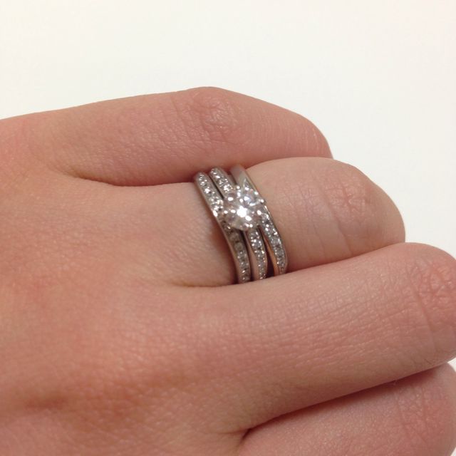 【ギンザタナカブライダル(GINZA TANAKA BRIDAL)の口コミ】 指輪のカーブが互いに合っていて、何通りかの組み合わせで使用でき、
重ね…