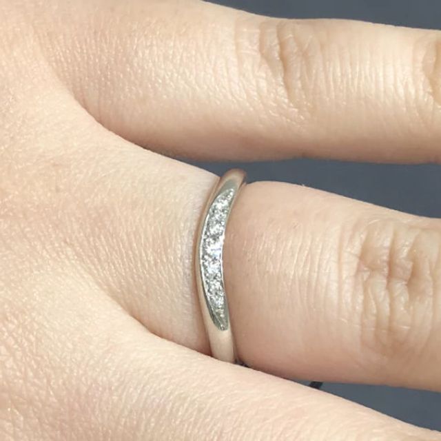 【ROYAL ASSCHER(ロイヤル・アッシャー)の口コミ】 デザイン自体にはそれほど惹かれなかったのですが、実際に試着してみると…