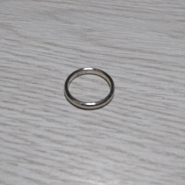 【銀座ダイヤモンドシライシの口コミ】 選ぶときにお互いシンプルなものが良く探していて、スタッフさんに色々な…