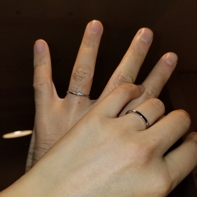 【銀座ダイヤモンドシライシの口コミ】 プラチナなので派手すぎず、さりげなく結婚指輪をアピール？
定員が最初か…