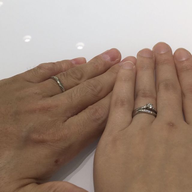 【4℃ BRIDAL(ヨンドシーブライダル)の口コミ】 指があまり細くなくコンプレックスだったので、よりスラっと見えるV字の指…