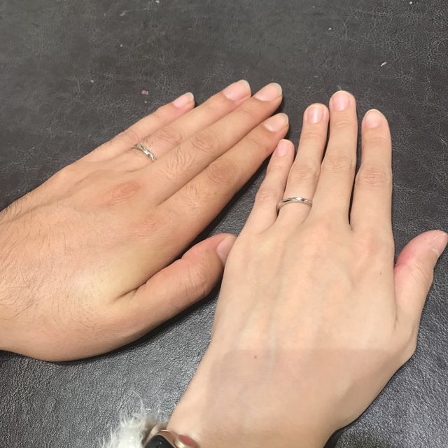 【TRECENTI(トレセンテ)の口コミ】 すごくシンプルなデザインですが、斜めのラインか美しく光のうつりも綺麗…