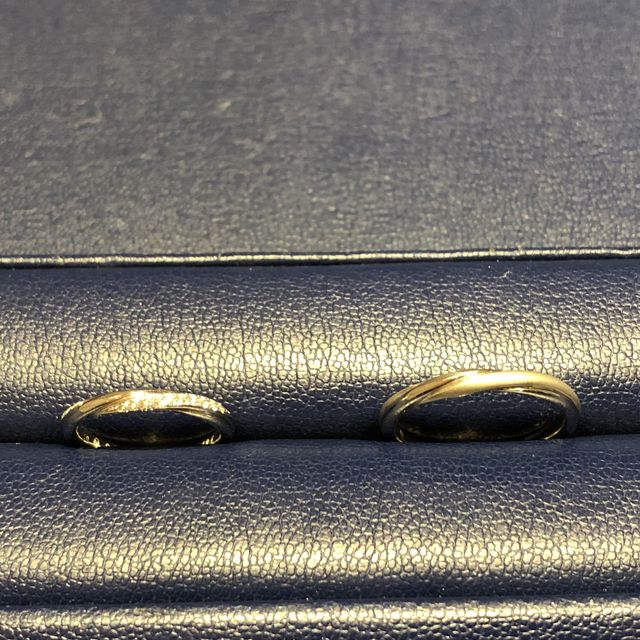 【銀座ダイヤモンドシライシの口コミ】 夫婦お揃いのデザインを探していました。
ダイヤがサイドに散りばめられて…