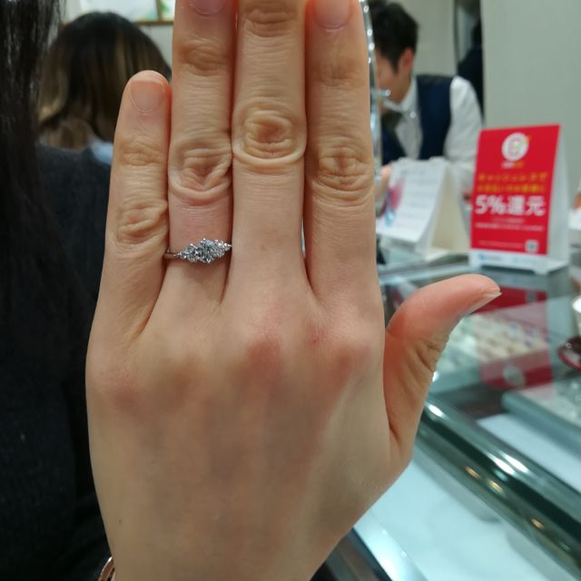 【宝寿堂(ほうじゅどう)の口コミ】 いかにも婚約指輪と言うものは避けたいけれども派手すぎるものは使いにく…