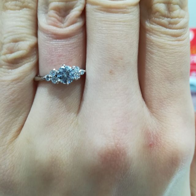 【宝寿堂(ほうじゅどう)の口コミ】 いかにも婚約指輪と言うものは避けたいけれども派手すぎるものは使いにく…