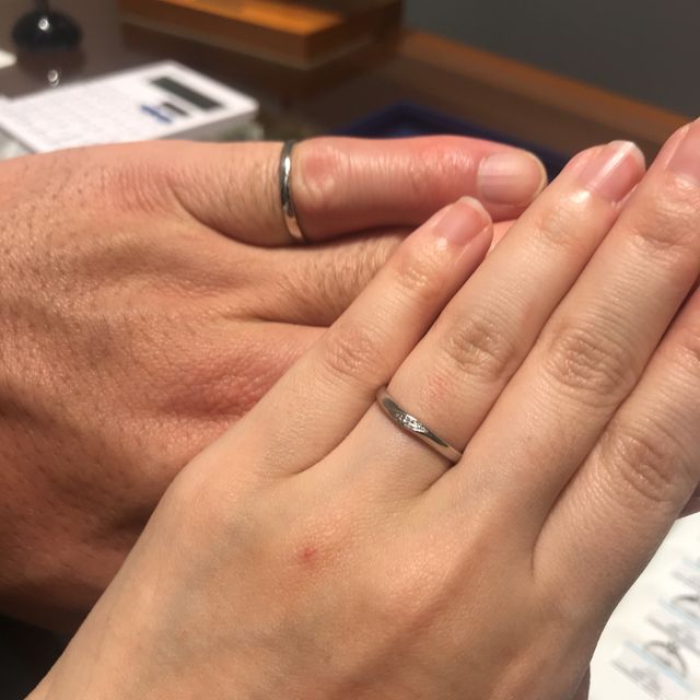 【銀座ダイヤモンドシライシの口コミ】 デザインはもちろん、指輪のなめらかさとつけ心地がとてもよかったです。…