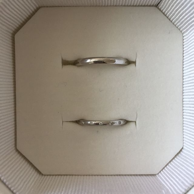 【4℃ BRIDAL(ヨンドシーブライダル)の口コミ】 同じデザインで太めと中くらい、細めとありましたが一番細いものにしまし…