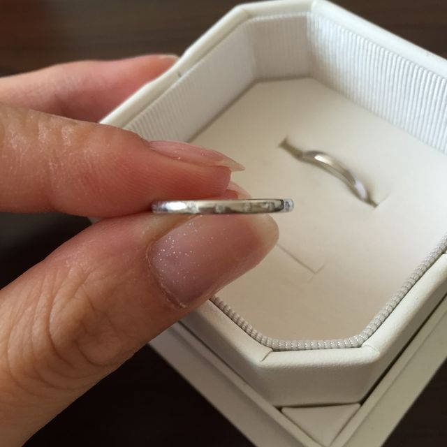 【4℃ BRIDAL(ヨンドシーブライダル)の口コミ】 同じデザインで太めと中くらい、細めとありましたが一番細いものにしまし…