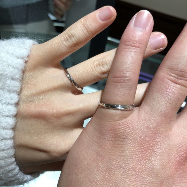 【DIYARTH(ディヤース)の口コミ】 シンプルで飽きのこない良いデザインだった。誕生石を無料で内石として入…