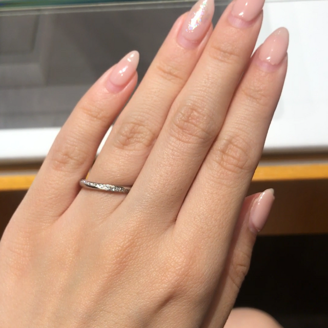 【銀座ダイヤモンドシライシの口コミ】 婚約指輪をこちらのブーケとゆうシリーズで、購入したのでセットリングが1…