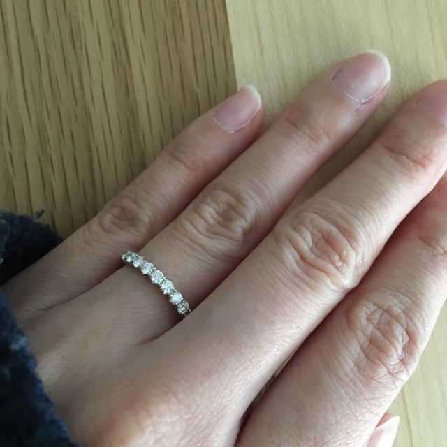 【銀座ダイヤモンドシライシの口コミ】 ストレートタイプの指輪がよかったため、その中で探した。ストレートはシ…