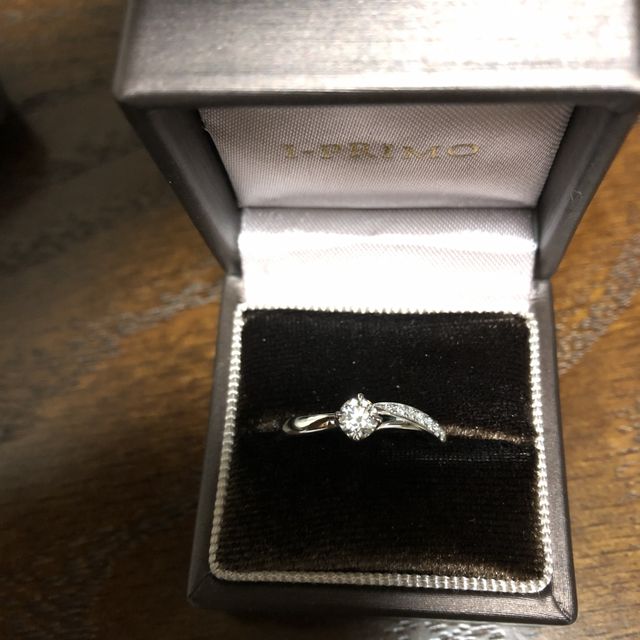 【アイプリモ(I-PRIMO)の口コミ】 アシンメトリーということで、結婚指輪が選びにくくなるのではという不安…