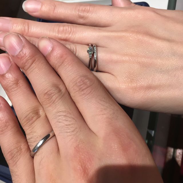 【銀座ダイヤモンドシライシの口コミ】 ストレートで、ダイヤが数石入ったシンプルな指輪を探していました。
デザ…