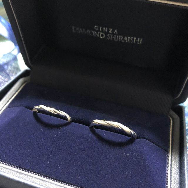 【銀座ダイヤモンドシライシの口コミ】 婚約指輪・結婚指輪を重ねてつける事を前提に考えていました。
婚約:細い…